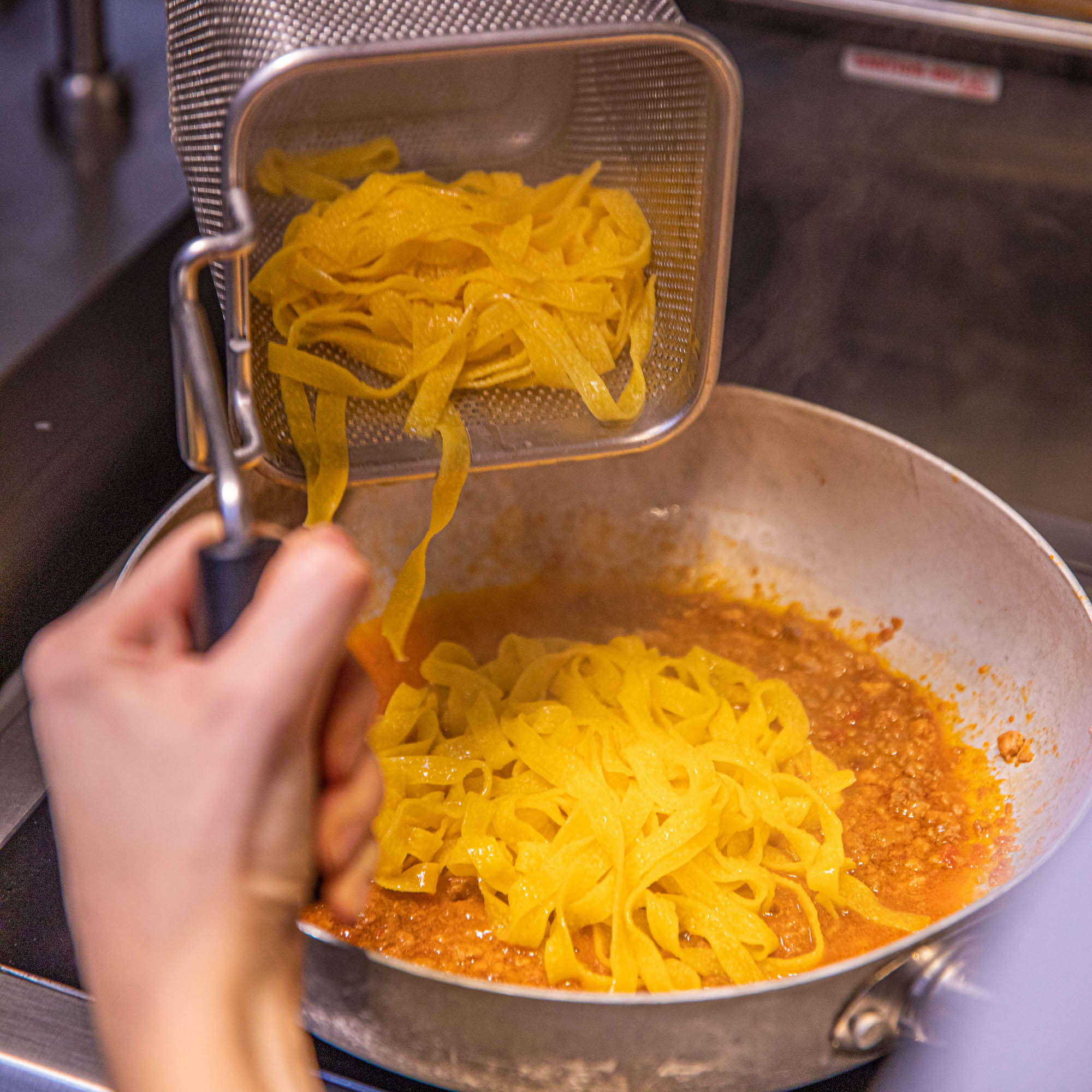 Preparazione del ragù bolognese originale